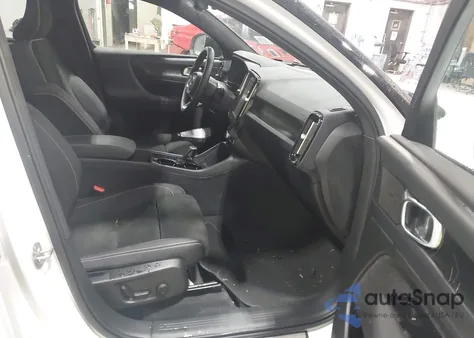 2022 Volvo C40 Recharge Pure Electric P8 Ultimate z USA, uszkodzony, nr VIN YV4ED3GB7N2009435